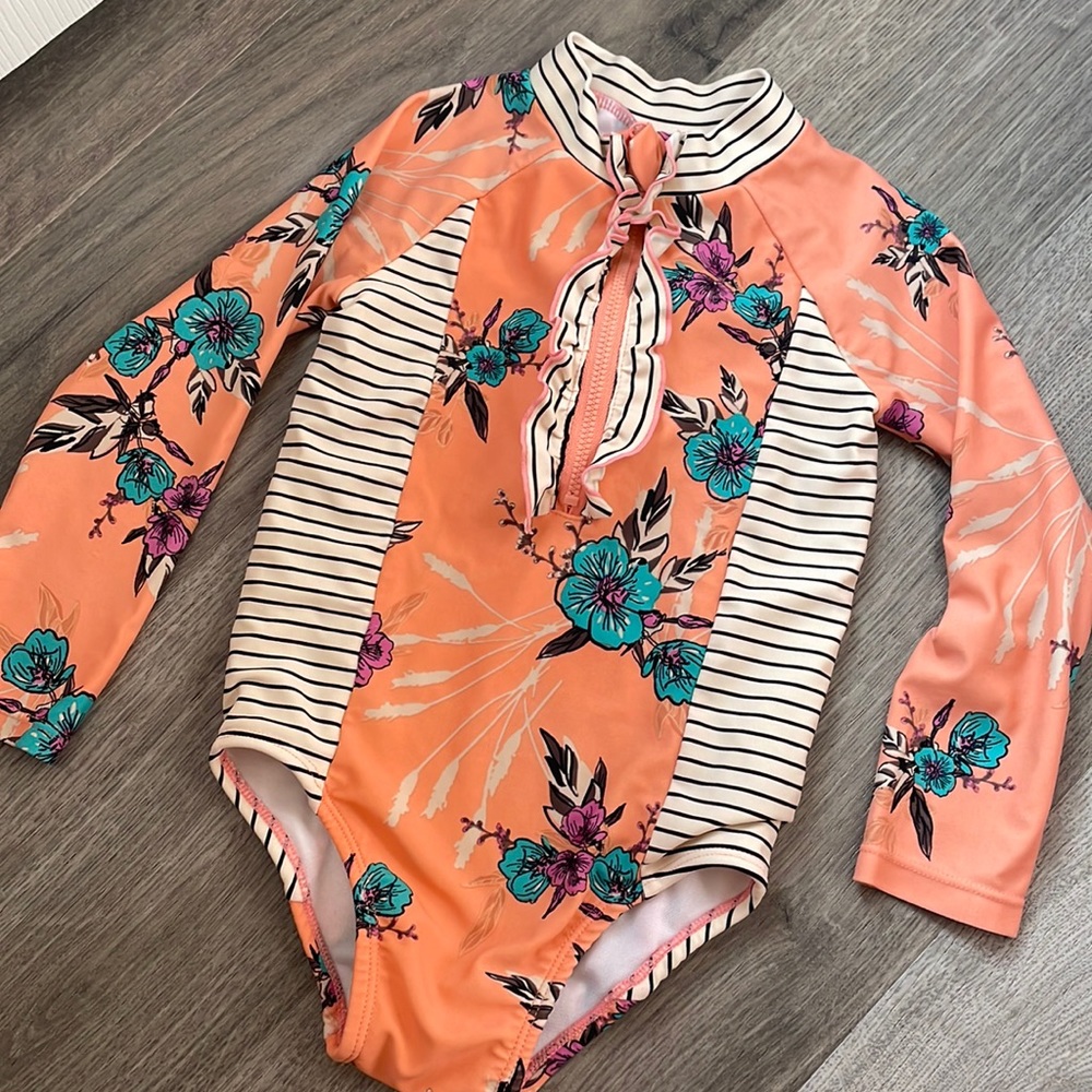 Beautiful bathing suit for your little fashionista!